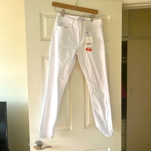 WHITE JEANS